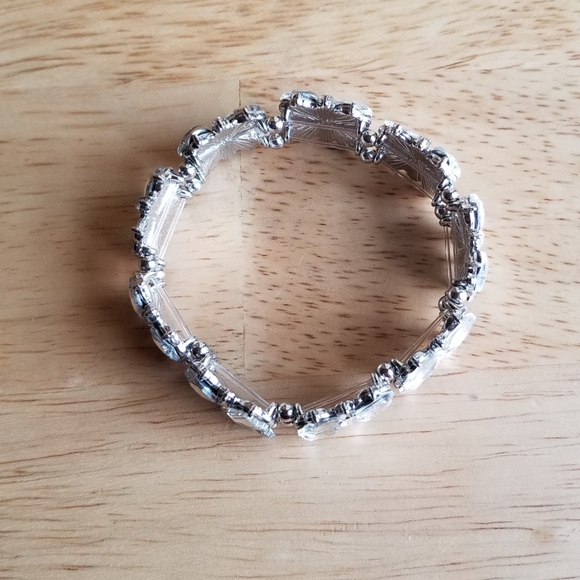 GUESS Diamond Silver Bracelet - Picture 5 of 5